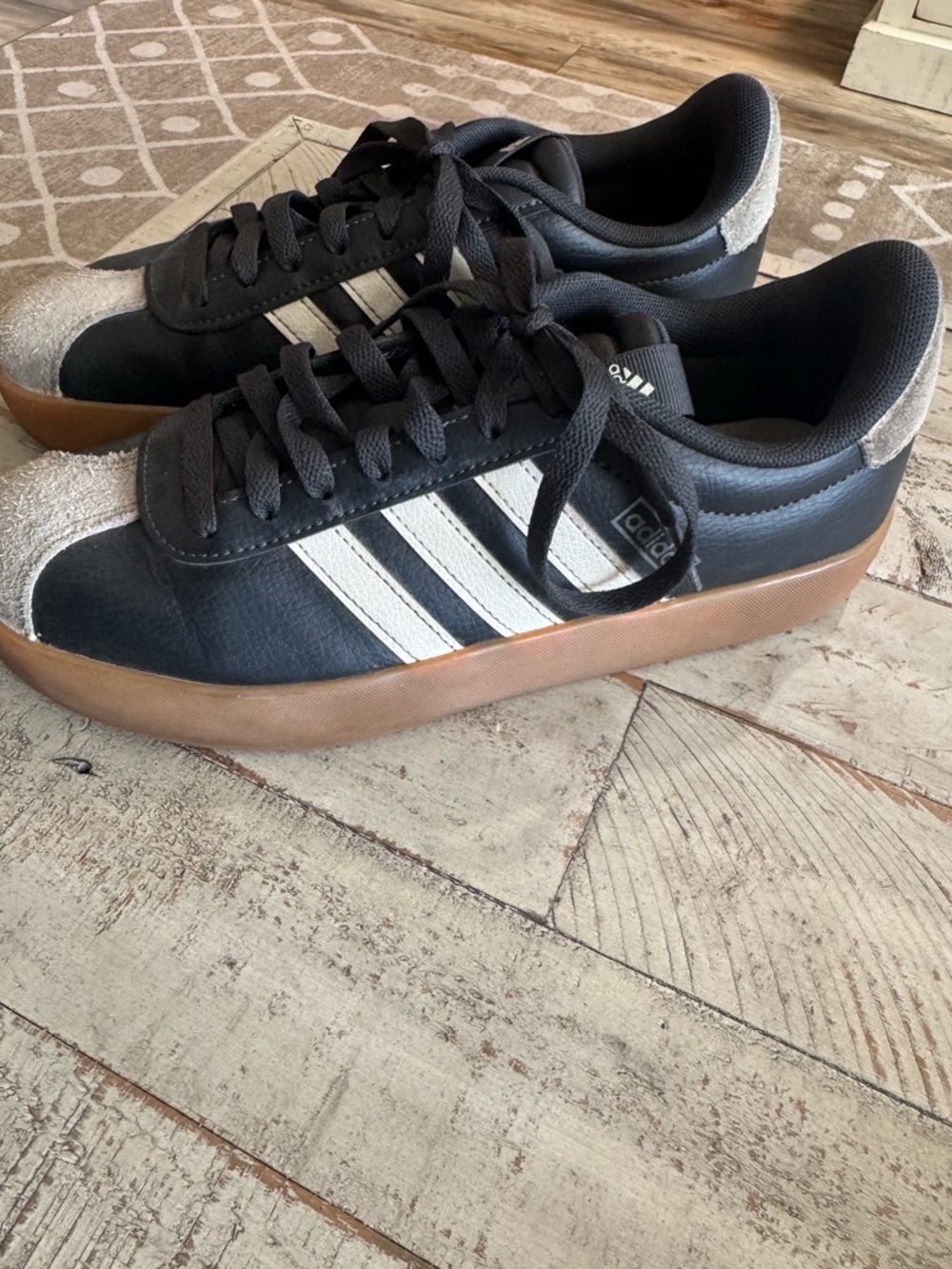 Men’s adidas black court 3.0 size 7